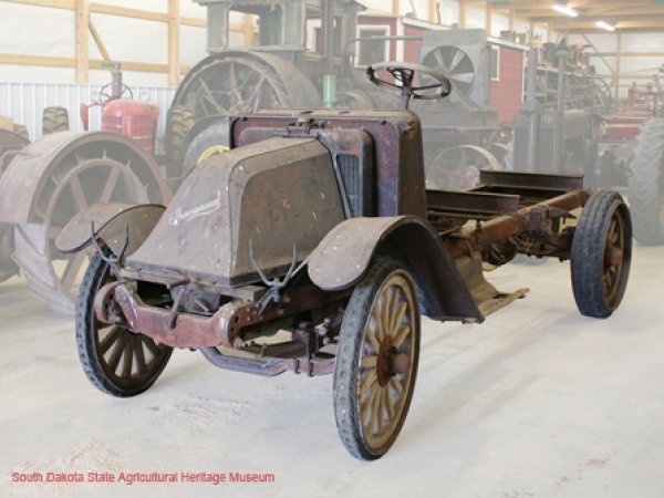 Shovel Nose International Truck 1915 - 1921