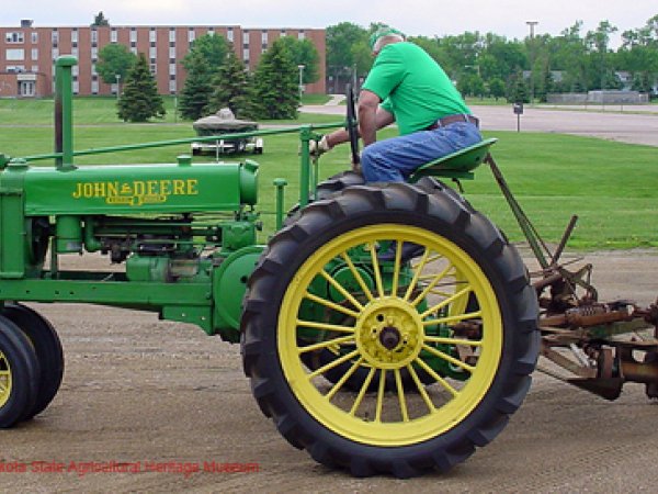 John Deere B 1935