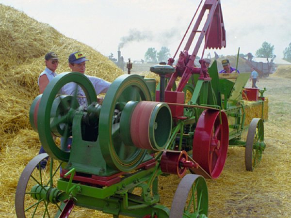 1915 John Deere Dain Hay Press