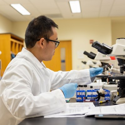 MLS student working in a lab.