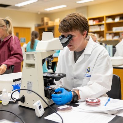 MLS students working in a lab.