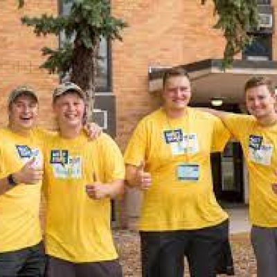 MeetState volunteers giving a thumbs up