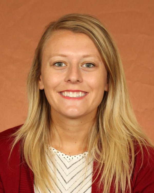 Profile picture of professional woman with blonde hair smiling.