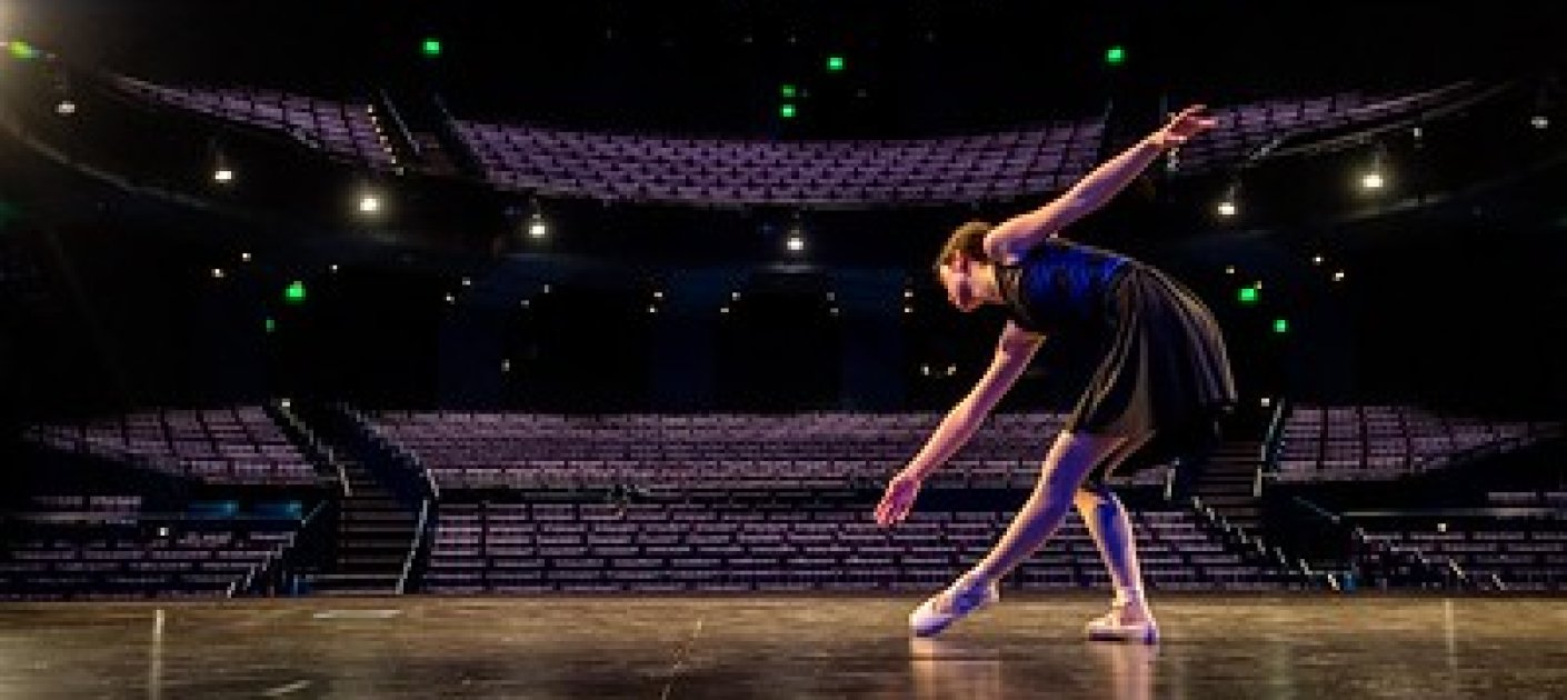 Dancer on the Oscar Larson Stage